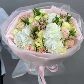 Букет "Поля" из роз, альстромерий и гортензии в Балашихе