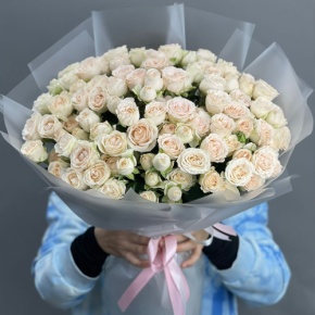Букет из 35 кремовых кустовых роз (50 см) в Балашихе