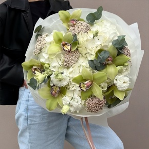 Букет "Эдем" из гортензии, орхидей, эустом, эвкалипта и озатамнуса в Балашихе