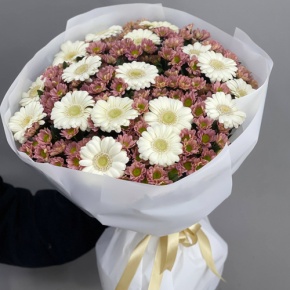 Букет "Фаина" из хризантем сантини и гербер в Балашихе
