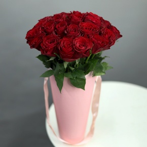 25 красных Кенийских роз в конусе в Балашихе