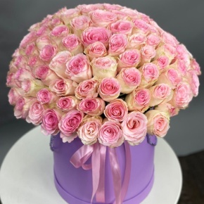 Композиция в шляпной коробке из 151 розы кения в Балашихе