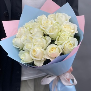Букет 19 белых роз Аваланж (50 см) в Балашихе