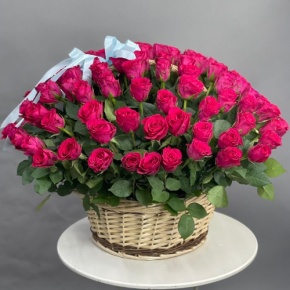 Композиция в корзине из 151 малиновой розы в Балашихе