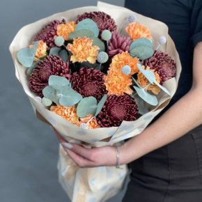 Букет "Персиковый раф" из хризантем Бигоуди, краспедии и диантусов в Балашихе