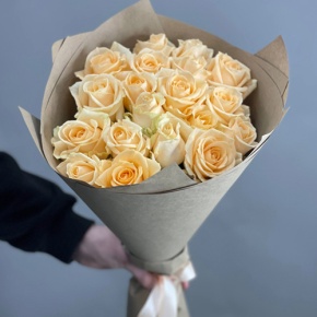 Букет из 21 розы Аваланж в крафте (50 см) в Балашихе