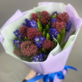 Букет "Твой яркий день" из гиацинтов и скиммии в Балашихе