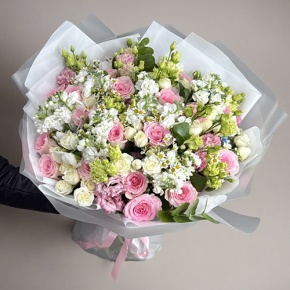 Букет "Ульяна" из роз, ароматных маттиол, ромашек, эустом и оксипеталума в Балашихе