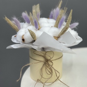 Композиция в шляпной коробке из хлопка, лагуруса и пшеницы (Сухоцвет) в Балашихе