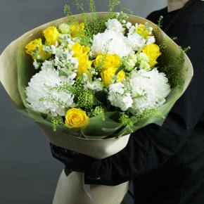 Букет "Фисташка" из роз, хризантем и маттиол в Балашихе