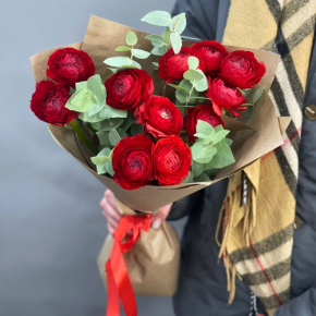 Букет из 11 ранункулюсов и эвкалипта в Балашихе