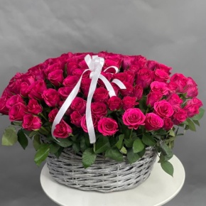 Композиция в корзине из 101 малиновой розы (40 см) в Балашихе
