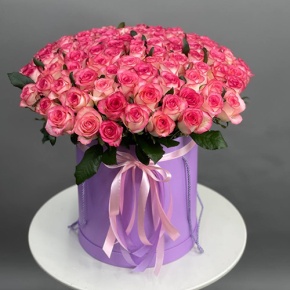 Композиция в шляпной коробке "Индиана" из 101 розы Джумилия в Балашихе