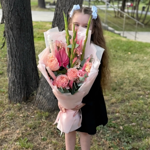 Букет на 1 сентября с гладиолусами, розами и антуриумом в Балашихе