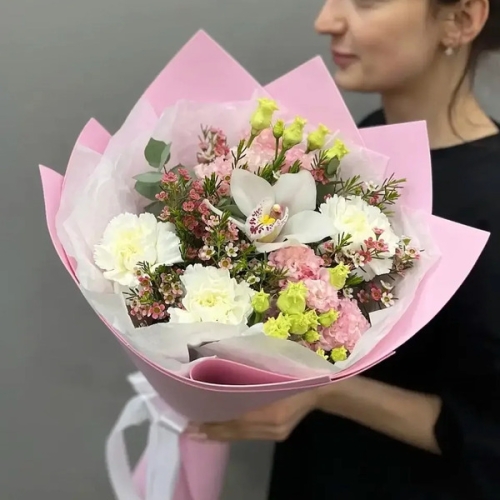 Букет с королевской орхидеей, диантусами, эустомой и шамелациумом в Балашихе